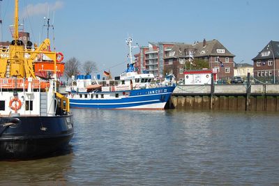 Schiffstouren nach Helgoland, in den Nord-Ostsee-Kanal und zu den Seehundsbänken