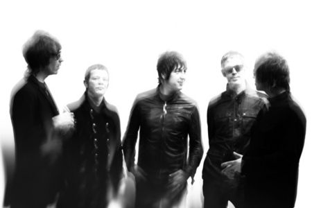 Beady Eye produzierten ihre Songs unter der Regie von Produzent Dave Sitek