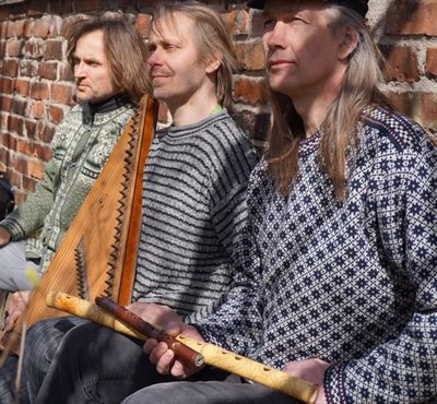 Kuelakola geben Mitternachtskonzert im Schloss Neuenburg montalbane Festival