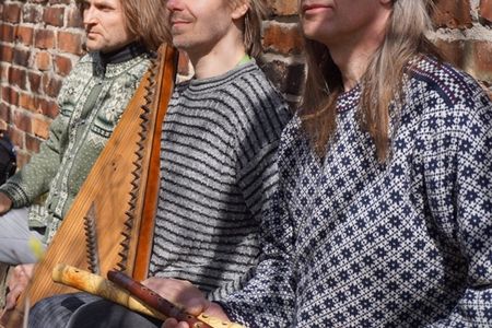 Kuelakola geben Mitternachtskonzert im Schloss Neuenburg montalbane Festival