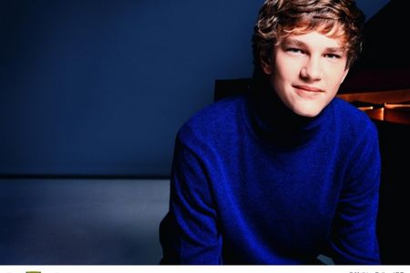 Konzert Klassik: Klavier-Jungstar Jan Lisiecki mit Philharmonia Prag bei Pro Arte zu Gast in der Philharmonie Essen