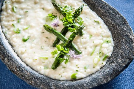 Sternekoch Mattias Roock vom Tessiner Gourmetrestaurant Locanda Barbarossa verwendet Risotto-Reis aus dem umliegenden Anbaugebiet – dem nördlichsten weltweit