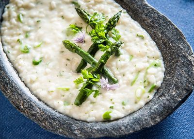Sternekoch Mattias Roock vom Tessiner Gourmetrestaurant Locanda Barbarossa verwendet Risotto-Reis aus dem umliegenden Anbaugebiet – dem nördlichsten weltweit