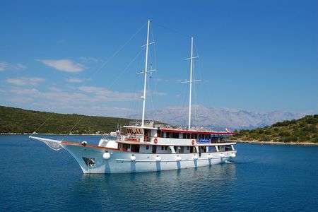 Reisen Inselhuepfen Yacht auf dem Meer