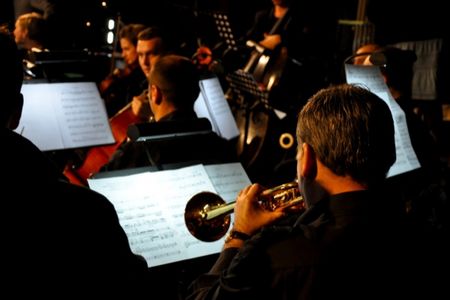 Konzert Klassik: Silvester–Orchesterkonzert in Leipzig mit Werken von ZORN, CAGE und BERIO