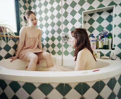 Hemya Moran, Intimate Strangers, Sisters no.2