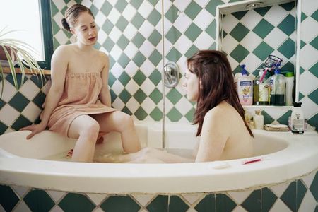 Hemya Moran, Intimate Strangers, Sisters no.2