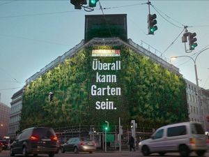Der neue Hornbach-Spot startet am 9. April Der neue Hornbach-Spot startet am 9. April