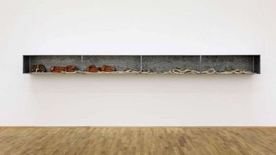 Die Installation Boxkampf fuer die direkte Demokratie enthaelt Requisiten der Documenta-Aktion aus dem Jahr 1972