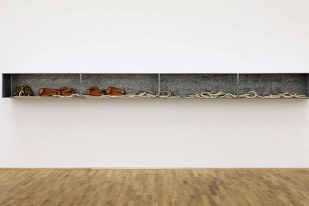 Die Installation Boxkampf fuer die direkte Demokratie enthaelt Requisiten der Documenta-Aktion aus dem Jahr 1972