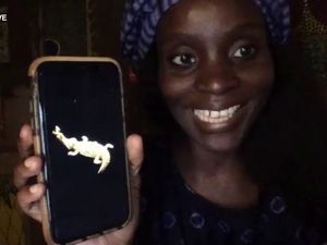 Nana Oforiatta Ayims ist auch Enkelin eines ghanaischen Königs, und eine Afrikanische Schönheit