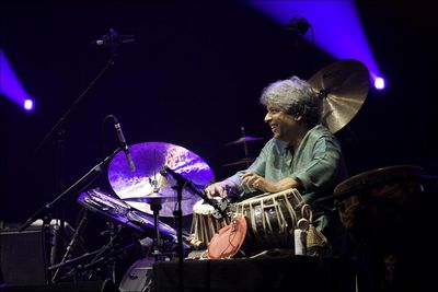 Eine echte Trommler-Legende kommt in den Pott: Trilok Gurtu, virtuoser Ausnahmemusiker indischer Herkunft, in Duisburg