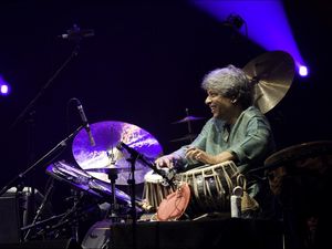 Eine echte Trommler-Legende kommt in den Pott: Trilok Gurtu, virtuoser Ausnahmemusiker indischer Herkunft, in Duisburg Eine echte Trommler-Legende kommt in den Pott: Trilok Gurtu, virtuoser Ausnahmemusiker indischer Herkunft, in Duisburg