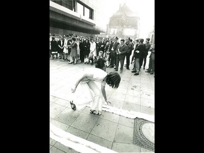 Renate Havan bei einer Performance in Duesseldorf