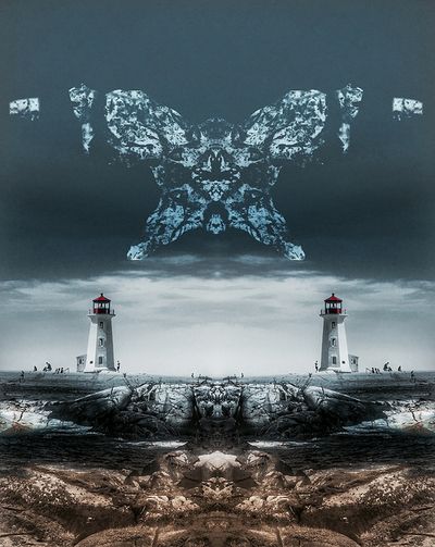 Traumwelten im Surrealismus,  zerfließende Gegenstaende, seltsame Mischwesen und grotesk verzerrte Gebaeude und Landschaften