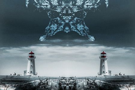 Traumwelten im Surrealismus,  zerfließende Gegenstaende, seltsame Mischwesen und grotesk verzerrte Gebaeude und Landschaften