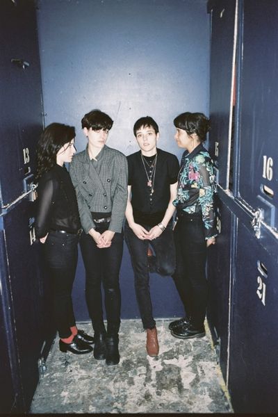 Savages wurden mit ihrem Debuetalbum bekannt