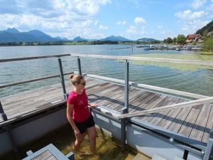 Hitzefrei im Naturbadeteich und Wassertretten in der Therme Meran Hitzefrei im Naturbadeteich und Wassertretten in der Therme Meran