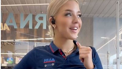 Ist sie die heißeste Aldi-Kassiererin der Welt?