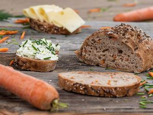 Mittlerweile geniessen aber auch breite Gesellschaftsschichten glutenfreie Lebensmittel, dabei steht glutenfreies Brot weit oben auf der Bestenliste Mittlerweile geniessen aber auch breite Gesellschaftsschichten glutenfreie Lebensmittel, dabei steht glutenfreies Brot weit oben auf der Bestenliste