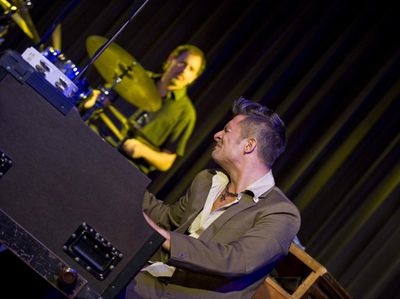 Hammond Organist Raphael Wressnig führt den Kissinger Winterzauber auf einen musikalischen Streifzug