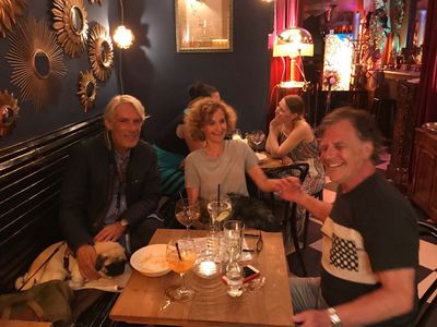 Gottfried Boehmer feiert lieben mit den Freunden im Lokal als im Internet Foto GFDK