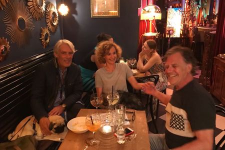Gottfried Boehmer feiert lieben mit den Freunden im Lokal als im Internet Foto GFDK
