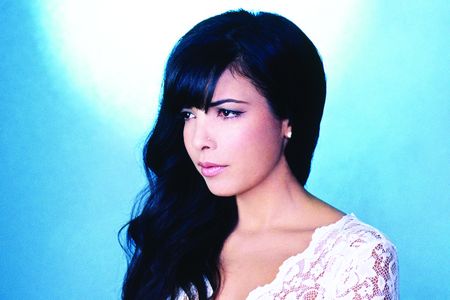 Die Newcomerin Indila veroeffentlicht ihr Album Mini World