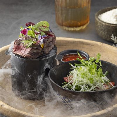 Das moderne thailändische Tapas-Konzept des Sa-Nga Restaurants im Centara Reserve Samui auf Koh Samui umfasst moderne Interpretationen der klassischen Landesküche