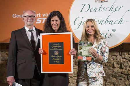 Katja Gartz erhaelt den Deutschen Gartenbuchpreis