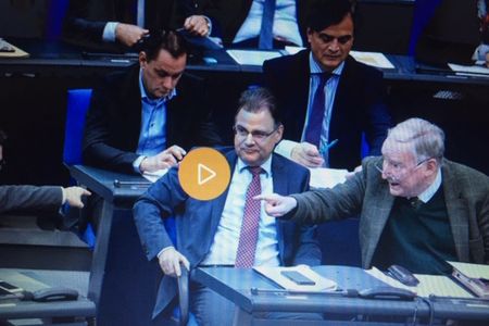 Die internationale Debatte um den UN-Migrationspakt hat den Bundestag erreicht, aber Widerstand kommt nur von der AfD
