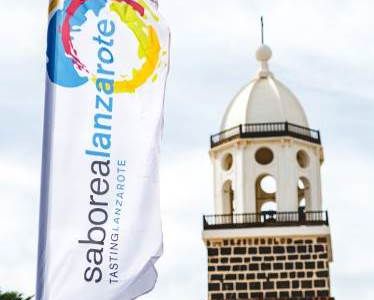 Beim alljaehrlichen Gourmet-Event Festival Enogastronómico Saborea Lanzarote in Teguise schlemmen sich Besucher durch Lanzarotes kulinarische Vielfalt