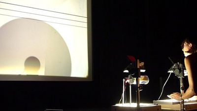 die Gruppenausstellung entwickelt einen anregenden Dialog