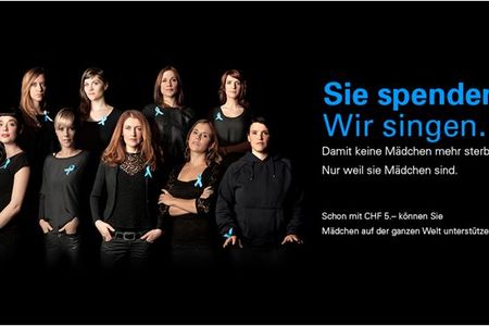Big Zis, Emel, Heidi Happy, Francine Jordi, Anna Kaenzig, Eliane Müller, Sina, Lyn M. und Angie Ott singen gegen Gewalt an Maedchen.