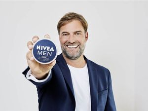 Der frühere BVB- und heutige Liverpool-Trainer Jürgen Klopp wirbt nun für Hautpflege- und Reinigungsprodukte