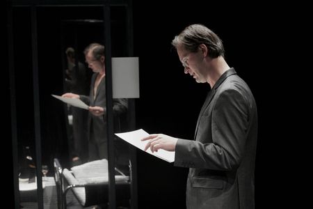 Theater  in Dresden: BEKENNTNISSE DES HOCHSTAPLERS FELIX KRULL - Nach dem gleichnamigen Roman für die Bühne bearbeitet bis zum 12.01.2013