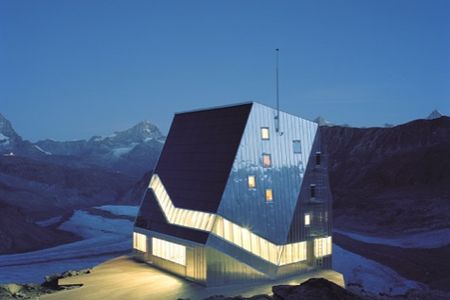 Monte Rosa Huette im Monte-Rosa-Massiv der Walliser Alpen