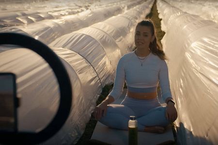Humorvoller Start in die Spargel-Saison: Fiktive Spargel-Influencerin in der Mockumentary
