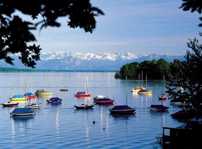 Vom Hotel Vier Jahreszeiten Starnberg nur ein paar Gehminuten entfernt – der Starnberger See und Umgebung werden im Sommer 2021 einmal mehr zur Kulisse für ein buntes Kulturprogramm