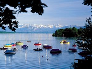 Vom Hotel Vier Jahreszeiten Starnberg nur ein paar Gehminuten entfernt – der Starnberger See und Umgebung werden im Sommer 2021 einmal mehr zur Kulisse für ein buntes Kulturprogramm Vom Hotel Vier Jahreszeiten Starnberg nur ein paar Gehminuten entfernt – der Starnberger See und Umgebung werden im Sommer 2021 einmal mehr zur Kulisse für ein buntes Kulturprogramm