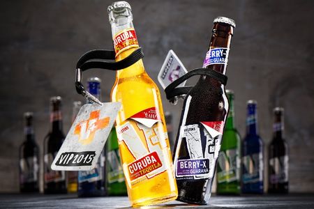 Markenimpulse für den Biermix: V+ startet mit einer Etikettenaktion