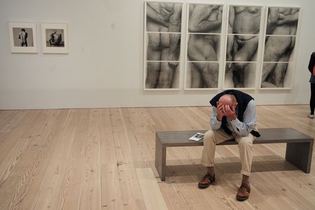 Die Ausstellung Strange Encounters zeigt skurrile und humorvolle Beobachtungen, die Thomas Hoepker auf seinen Reisen machen konnte