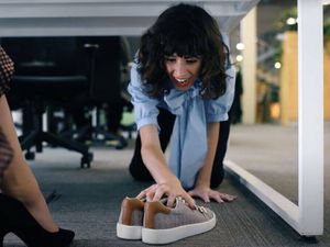 Anschleichen zum Schuhdiebstahl? Das geht schief