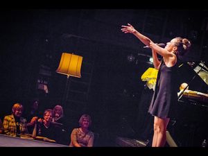 Rote Rosen-Konzert mit Thomas Büchel, Alexey Ekimov, Henriette Hoelzel, Janina Sachau, Rezo Tschchikwischwili und Silvia Weiskopf Rote Rosen-Konzert mit Thomas Büchel, Alexey Ekimov, Henriette Hoelzel, Janina Sachau, Rezo Tschchikwischwili und Silvia Weiskopf