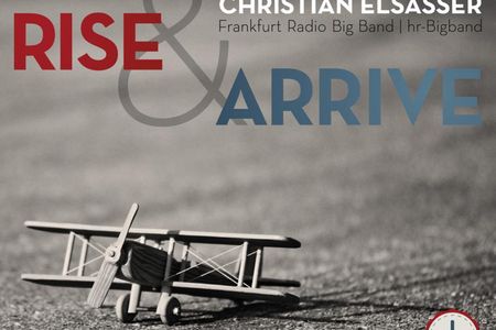 Eine Hommage an den Vater und das Fliegen. "Rise & Arrive" - Das CD-Cover der Einspielung der hr-Bigband mit Christian Elsässer