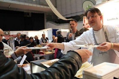 Feinschmecker wird weiter ein Thema im Haus sein, ob es wieder in Richtung Sternekueche geht, bleibt abzuwarten. Feinschmecker wird weiter ein Thema im Haus sein, ob es wieder in Richtung Sternekueche geht, bleibt abzuwarten.