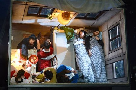 Theater  in Mainz: Märchen mal anders  Jan-Christoph Gockel inszeniert „Grimm. Ein deutsches Märchen“