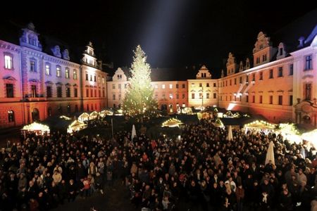 Prunkvolle Atmosphaere herrscht auf dem Thurn und Taxis-Weihnachtsmarkt