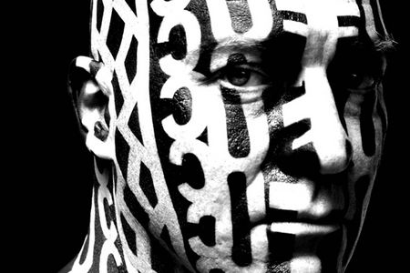 Ausstellung  in München: Kendell Geers 1988-2012 - vom 01.02 bis zum 12.05.13 im Haus der Kunst