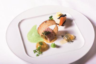 Raeucheraal im Restaurant Falco in Hamburg